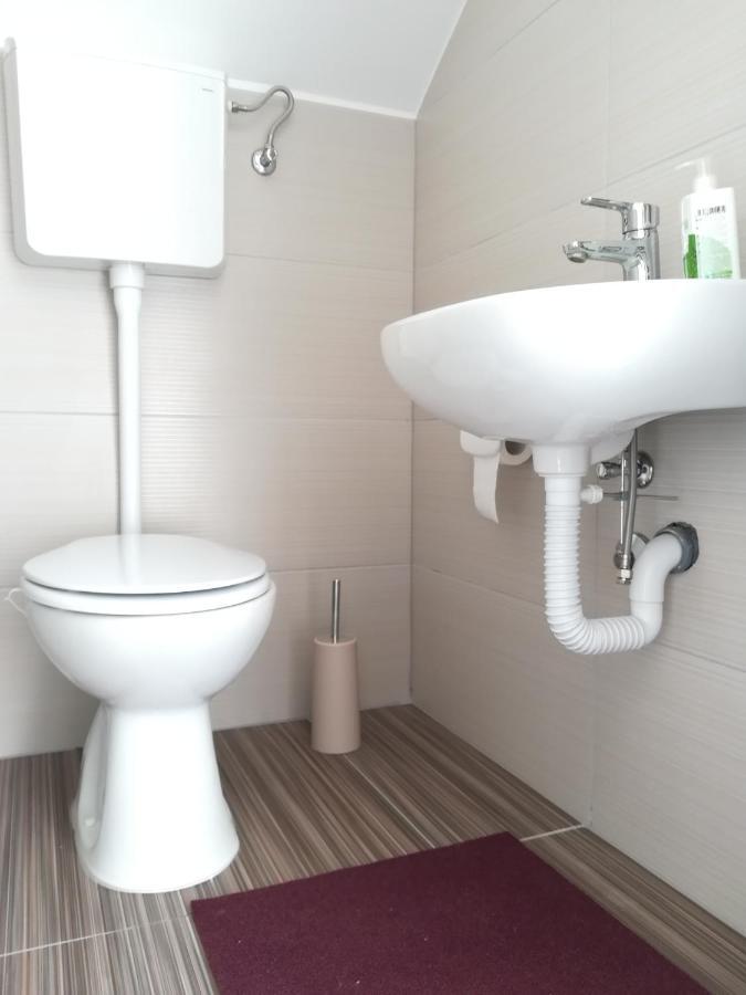 Apartman Petra Gustirna Eksteriør bilde